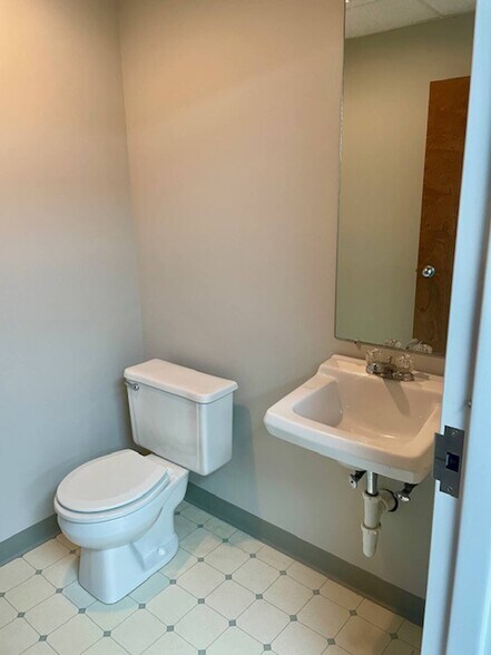 More Photos Of 4010 North Bend Rd, Cincinnati Medical For Lease