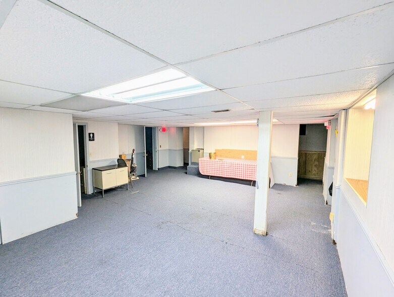 More Photos Of 802 E Baltimore Blvd, Flint Specialty For Sale