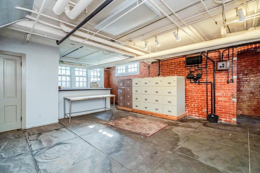 More Photos Of 1608 S Polk St, Amarillo Office For Sale