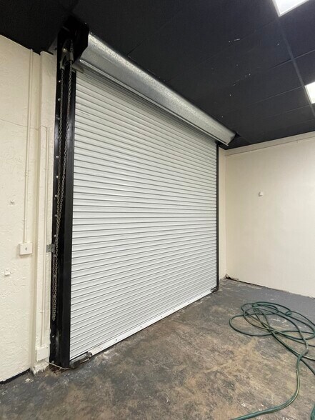More Photos Of 590 SW 9th Ter, Pompano Beach Showroom For Lease