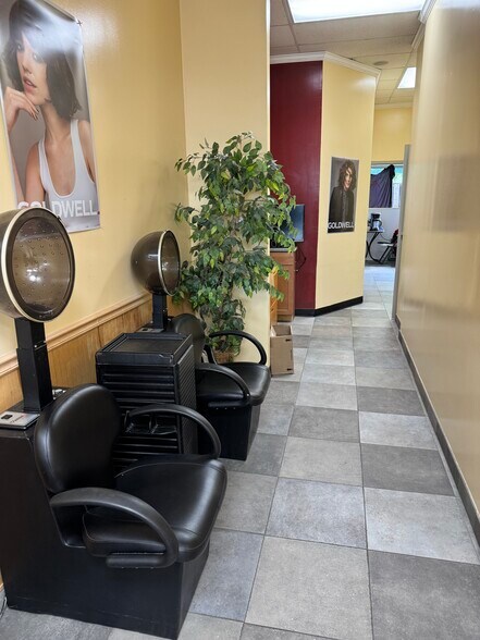 More Photos Of 46839 Maple Leaf Pl, Sterling General Retail For Sale