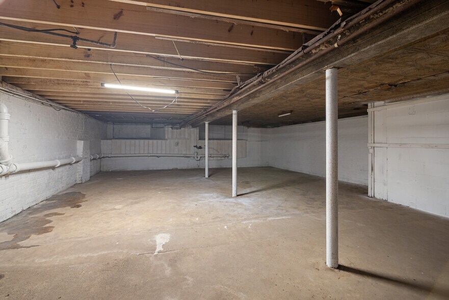 More Photos Of 10118 Eagle St, Dearborn Industrial For Sale