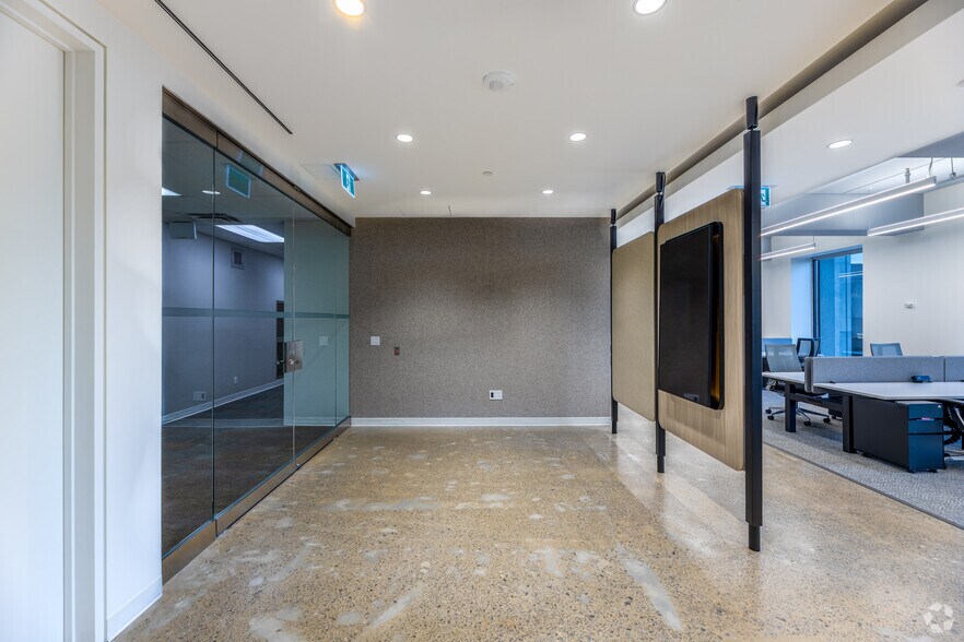 More Photos Of 390 Bay St, Toronto Office For Lease