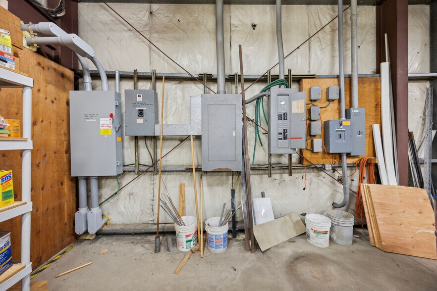 More Photos Of 6500 Chapmans Rd, Allentown Warehouse For Sale