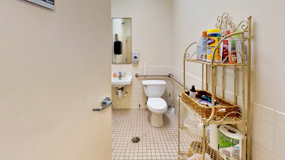 More Photos Of 150 Kendall Point Dr, Oswego Manufacturing For Lease