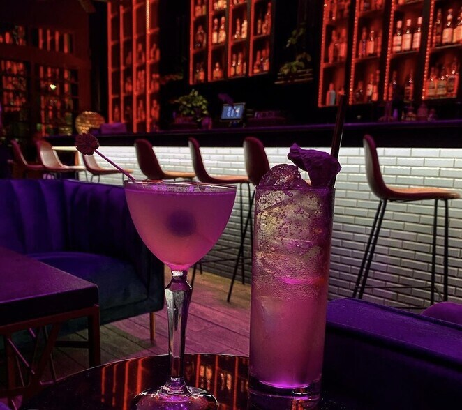 More Photos Of 4757 The Grove Dr, Windermere General Retail For Sale