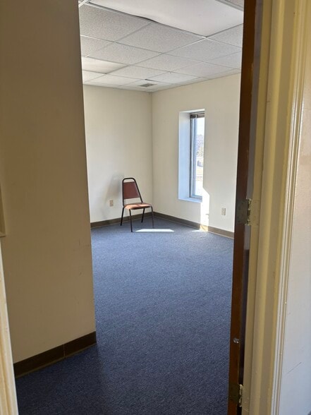 More Photos Of 12 Salters Creek Rd, Hampton Office For Lease