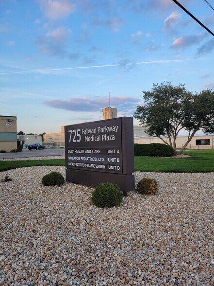 More Photos Of 725 W Fabyan Pky, Batavia Medical For Lease