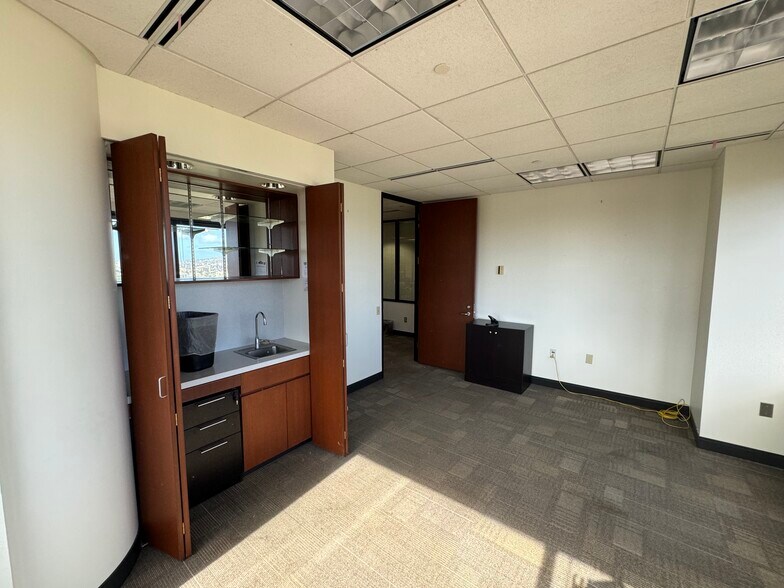 More Photos Of 1100 Alakea St, Honolulu Office For Sale