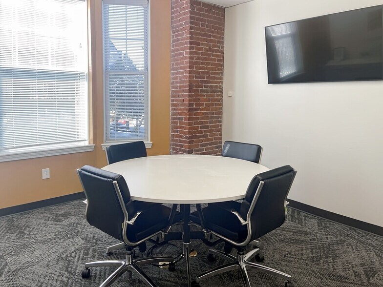 More Photos Of 1037-1045 Elm St, Manchester Office For Lease