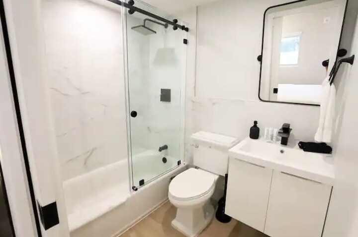 More Photos Of 511 16th St, Miami Beach Hospitality For Sale