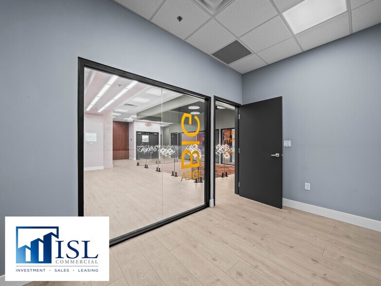 More Photos Of 1700 35th St, Orlando Warehouse For Lease