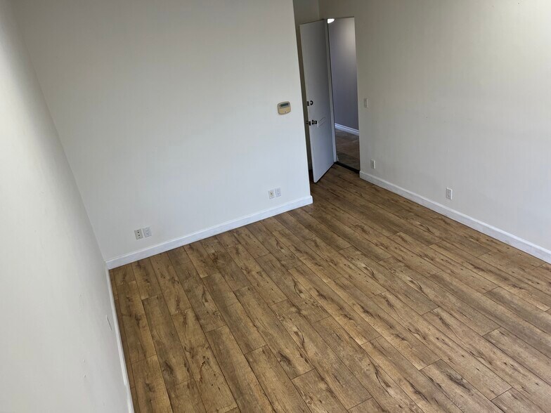 More Photos Of 2333 E Coast Hwy, Corona Del Mar Storefront Retail Office For Lease