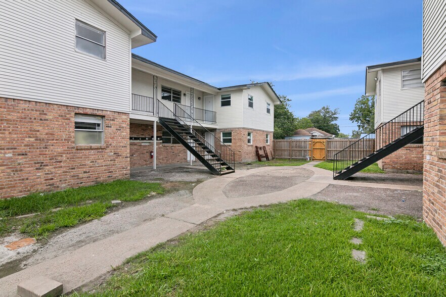 More Photos Of 2575 Primrose St, Beaumont Apartments For Sale