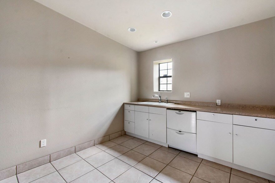 More Photos Of 32219 Tamina Rd, Magnolia Distribution For Lease