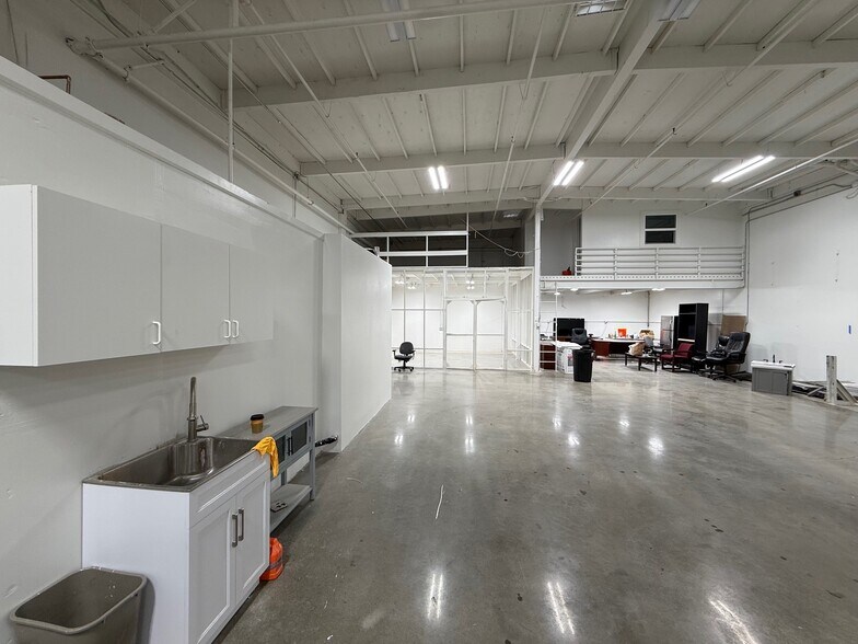 More Photos Of 23 Rickenbacker Cir, Livermore Warehouse For Lease