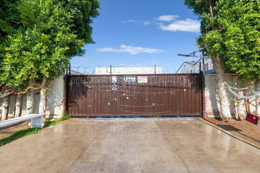 More Photos Of 11924 Vose St, North Hollywood Warehouse For Lease