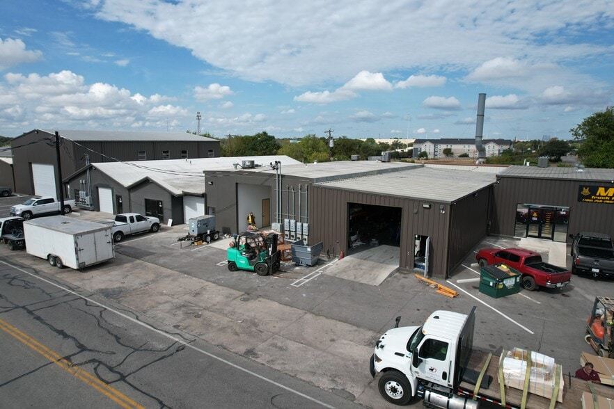 More Photos Of 11110 Bluff Bend Dr, Austin Warehouse For Sale