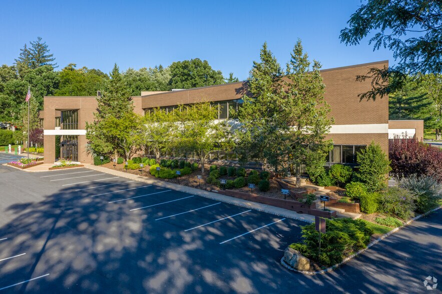 More Photos Of 6 Arrow Rd, Ramsey Office For Lease