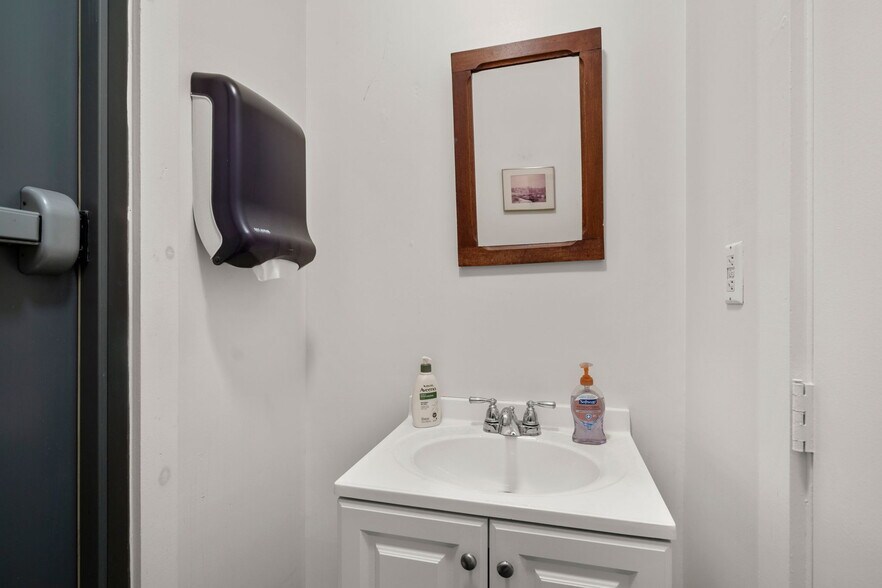 More Photos Of 113 Belmont St, Belmont Office For Sale