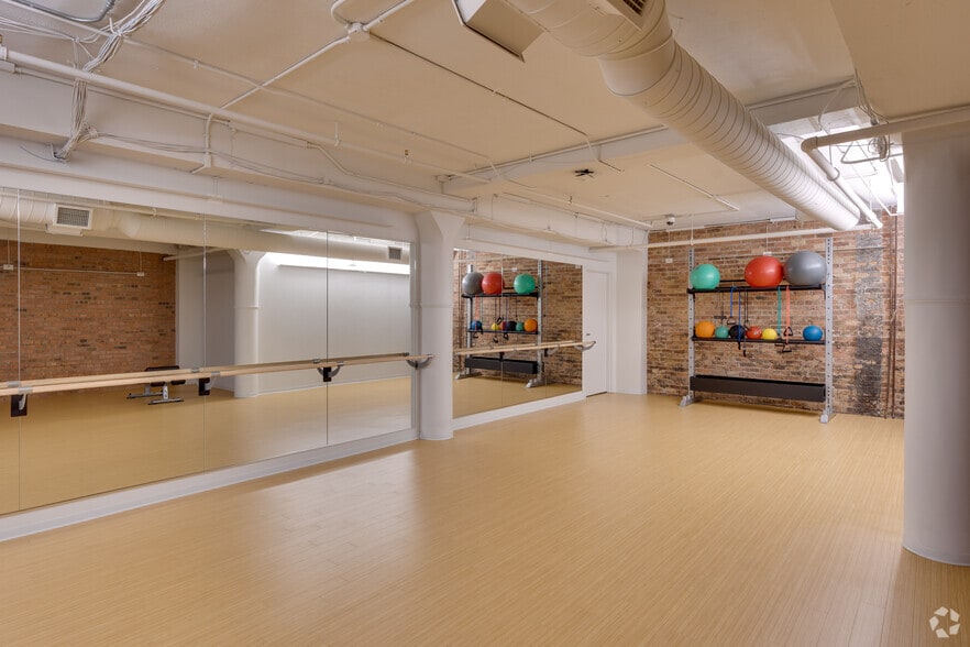 More Photos Of 600 W Fulton St, Chicago Office For Lease