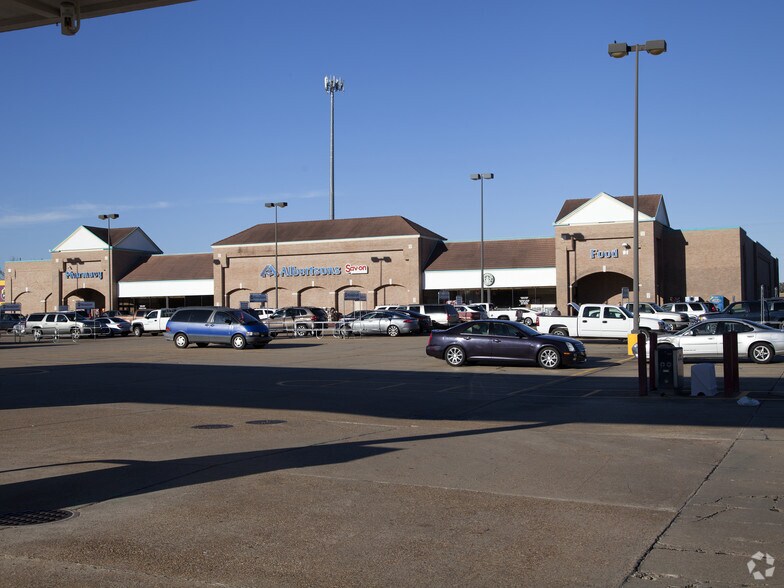 More Photos Of 2265 S Macarthur Dr, Alexandria Supermarket For Sale