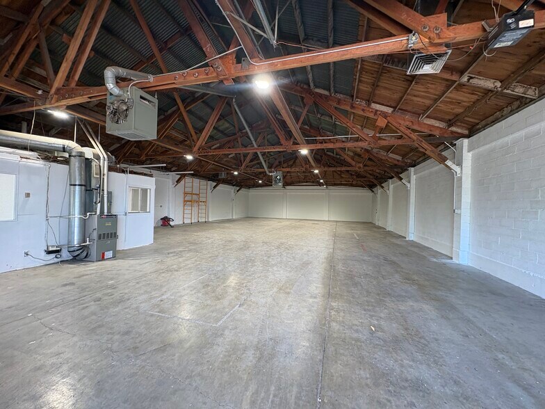 More Photos Of 2324 Railroad Ave, Redding Warehouse For Lease