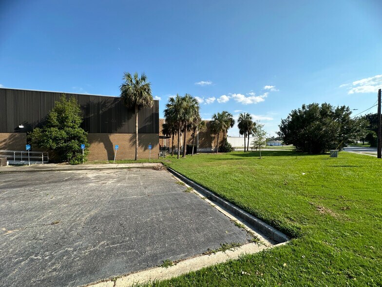 More Photos Of 311 W Central, Valdosta Manufacturing For Sale