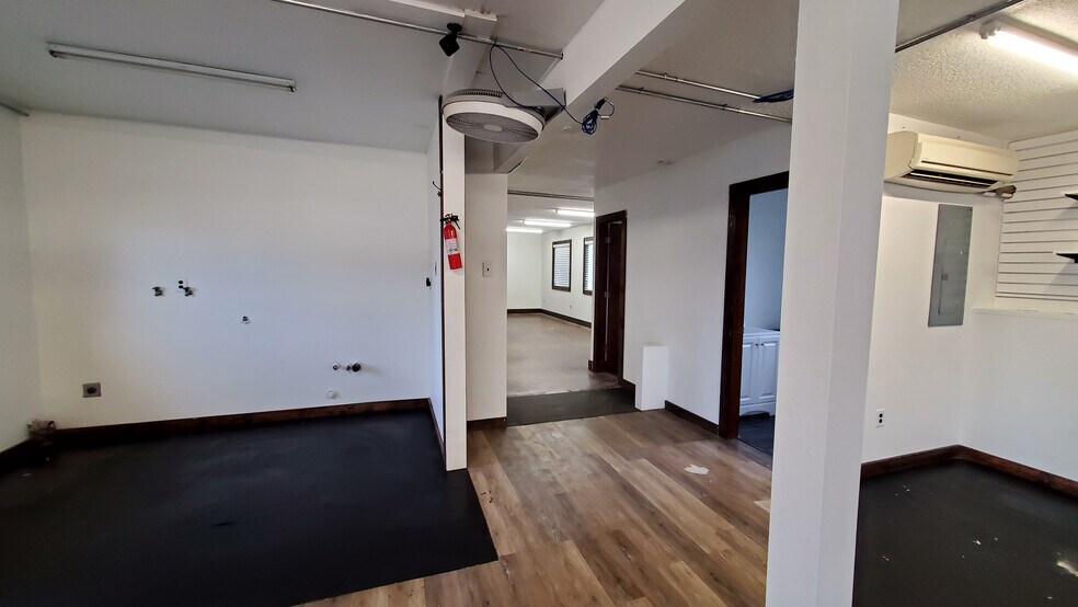 More Photos Of 21028 Highway 99E NE, Aurora Storefront Retail Office For Sale