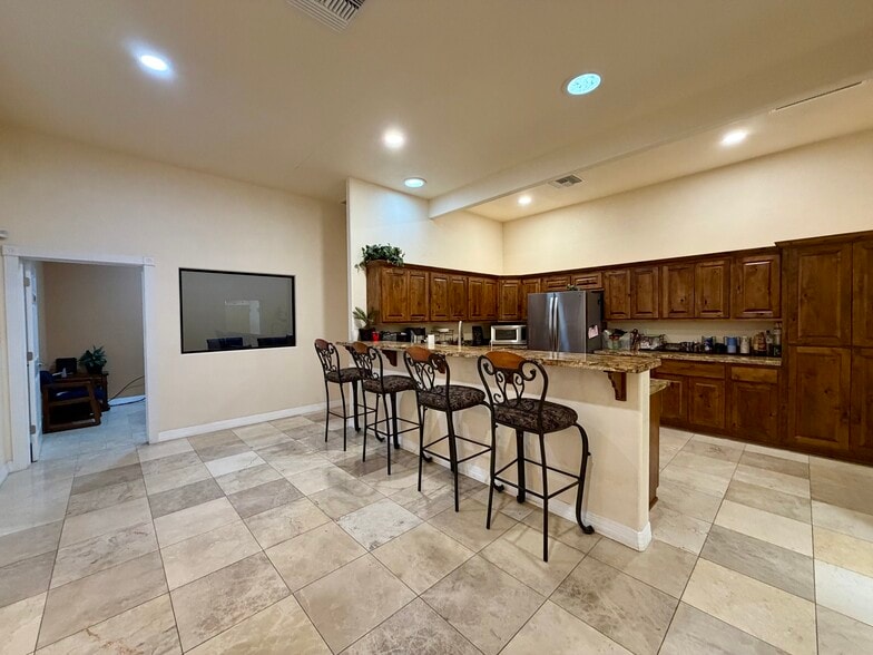More Photos Of 213 W Hobsonway, Blythe Office Residential For Sale