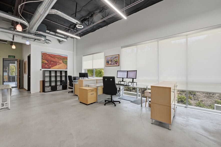 More Photos Of 8495 Redwood Creek Ln, San Diego Manufacturing For Sale