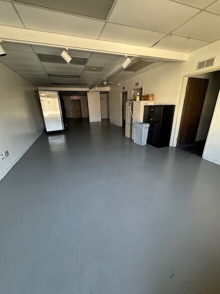 More Photos Of 13920 Foothill Blvd, Sylmar Storefront Retail Office For Lease