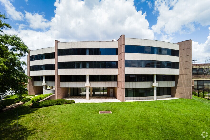 More Photos Of 800 9th St SW, Washington Office For Lease