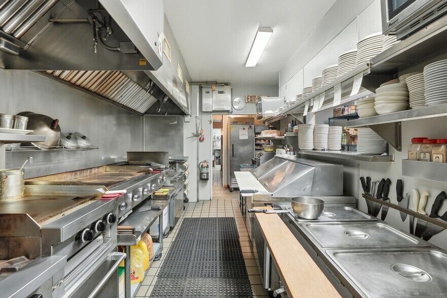 More Photos Of 4020 E Old US 30, Hamlet Restaurant For Sale