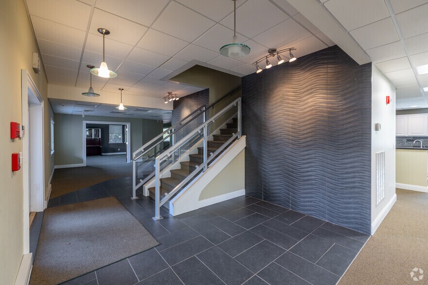 More Photos Of 100 Quarry Rd, Hamburg Medical For Lease