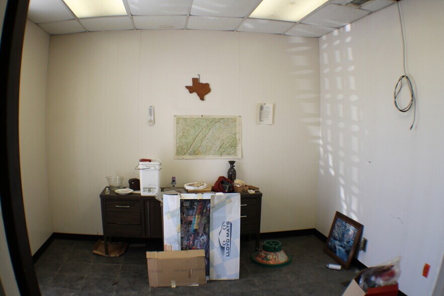 More Photos Of 5517 Dorbrandt St, Houston Warehouse For Lease