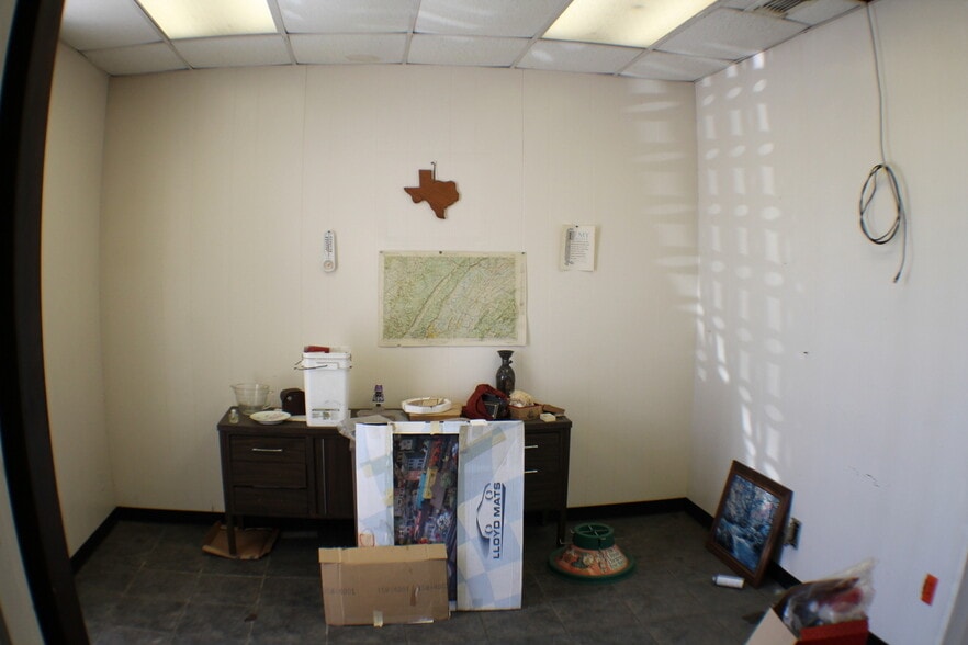 More Photos Of 5517 Dorbrandt St, Houston Warehouse For Sale