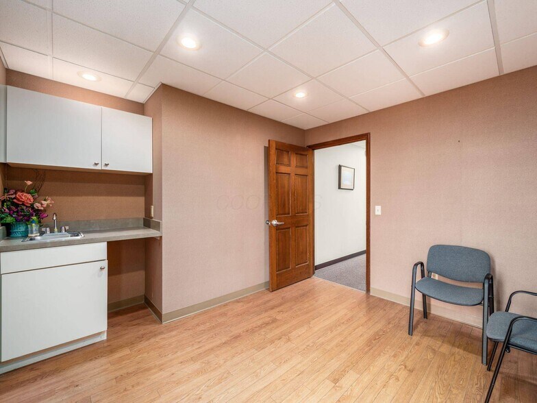More Photos Of 4960 Middle Urbana Rd, Springfield Medical For Sale
