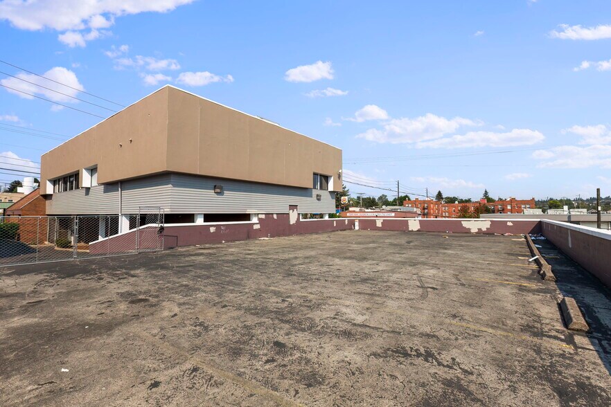 More Photos Of 873-875 6th St, Bremerton Bank For Lease