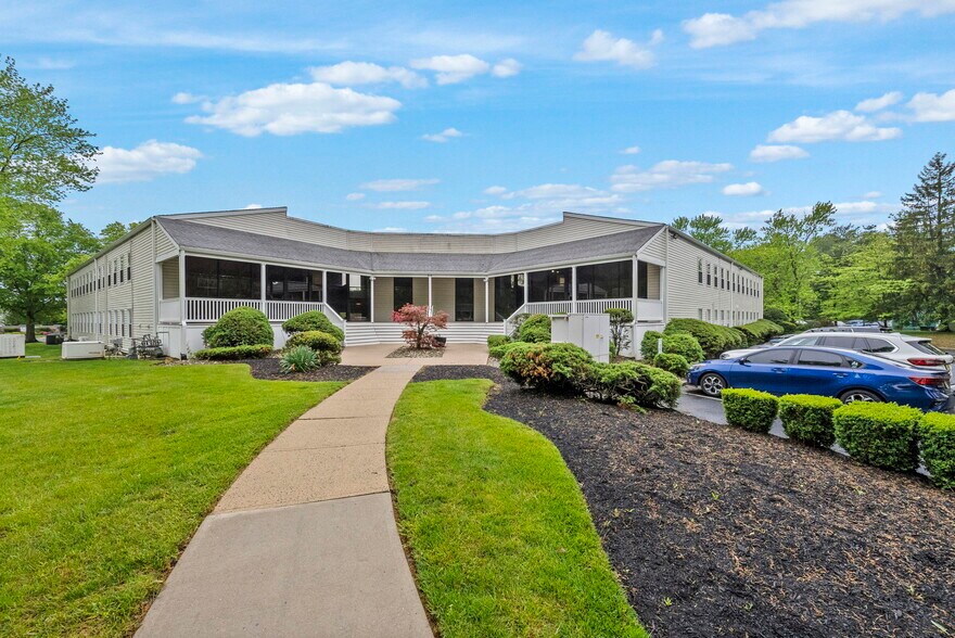 More Photos Of 59 Avenue at the Commons, Shrewsbury Medical For Lease