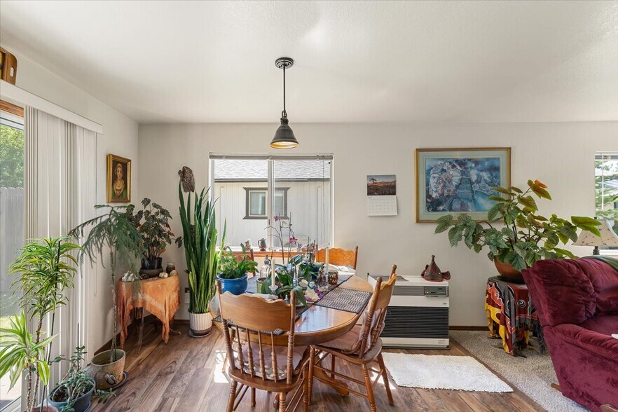 More Photos Of 416 Alder St, Mount Shasta Apartments For Sale