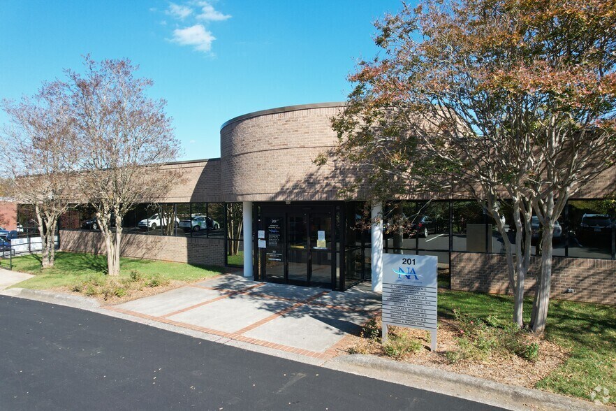 More Photos Of 730 Highland Oaks Dr, Winston-Salem Medical For Sale