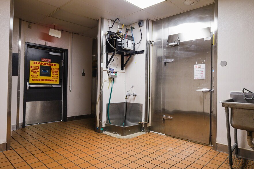 More Photos Of 901 E Broadway Ave, North Little Rock General Retail For Sale