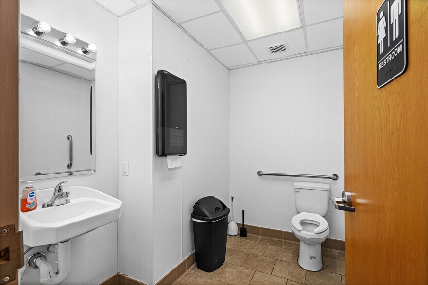 More Photos Of 202 E Superior St, Duluth Office For Sale