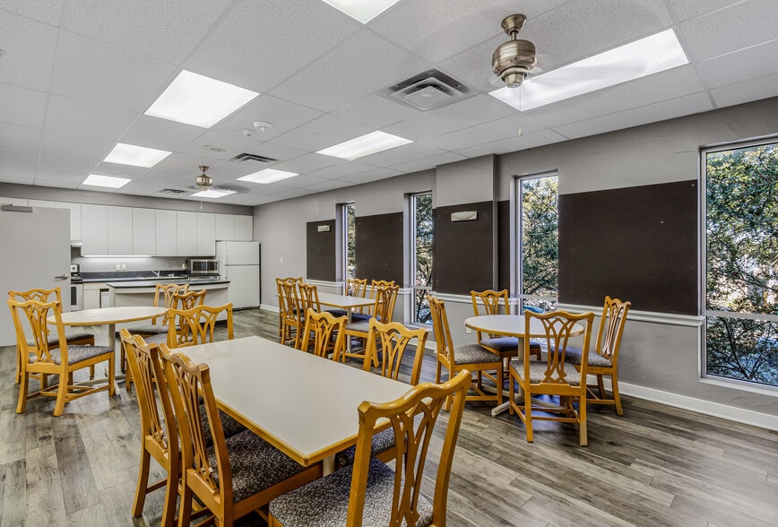 More Photos Of 4717 Fletcher Ave, Fort Worth Office For Sale