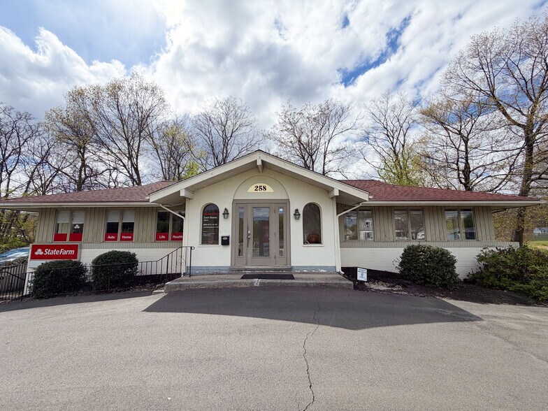 More Photos Of 258 Middle St, Bristol Medical For Sale