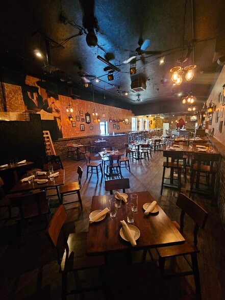 More Photos Of 181 Front St, Marietta Restaurant For Lease