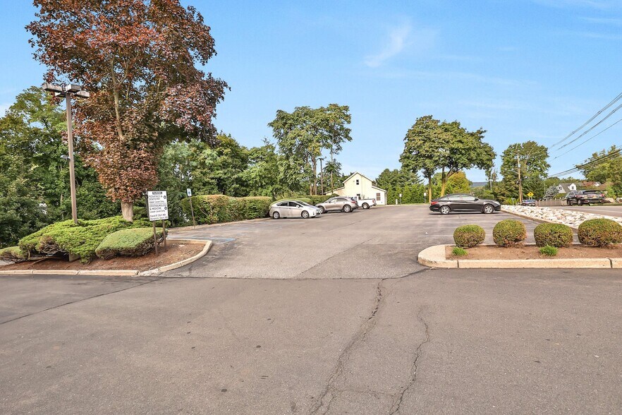 More Photos Of 171 Ramapo Rd, Garnerville Office For Lease