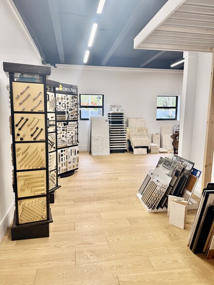 More Photos Of 3090 SW 8th St, Miami Freestanding For Lease