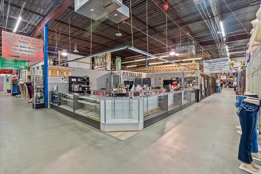 More Photos Of 318 E Long Ave, Fort Worth General Retail For Sale